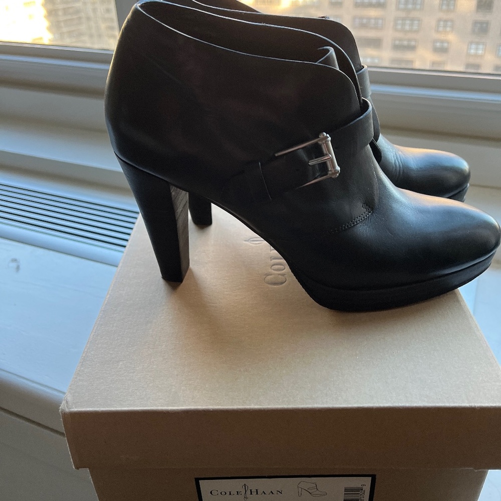 Cole haan black dar y chukka